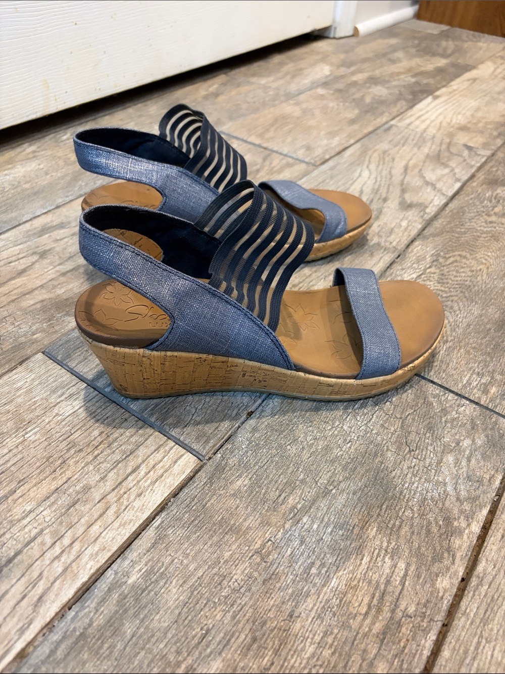 Skechers Beverlee Wedge blue shimmer fabric sandals Women’s size 10